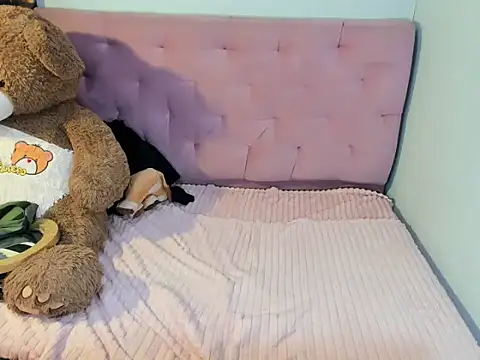 Snapshot of GiannaGoddes chatting on 11-15-25, 04:14 GiannaGoddes online show from 11-15-25, 04:14