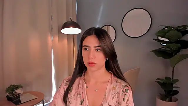 Snapshot of LiaPearce chatting on 12-20-24, 12:27 LiaPearce online show from 12-20-24, 12:27