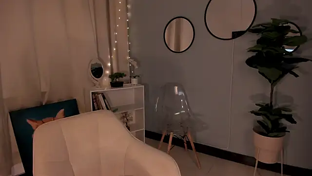 Snapshot of LiaPearce chatting on 09-25-25, 12:42 LiaPearce online show from 09-25-25, 12:42