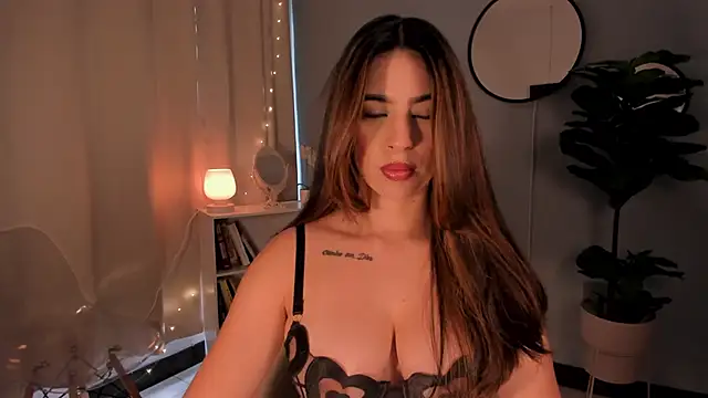 Snapshot of LiaPearce chatting on 10-07-25, 12:24 LiaPearce online show from 10-07-25, 12:24