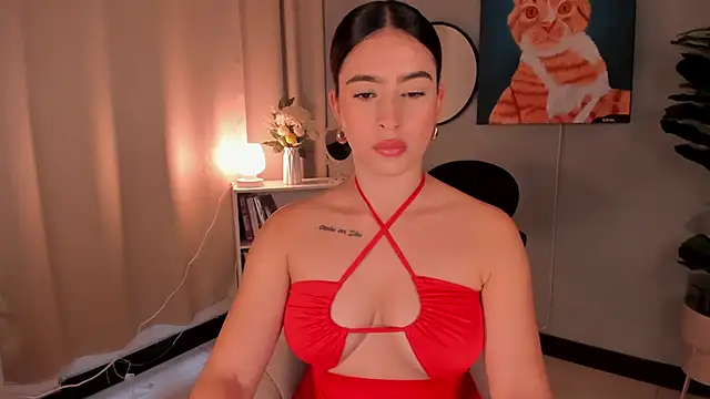 Snapshot of LiaPearce chatting on 10-17-25, 12:30 LiaPearce online show from 10-17-25, 12:30