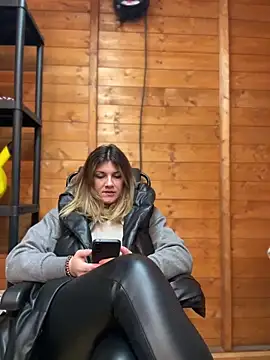 DaisyVibesss online show from 01-04-25, 03:49