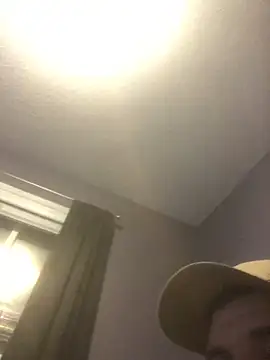 Snapshot of Hugetings chatting on 12-28-24, 09:20 Hugetings online show from 12-28-24, 09:20