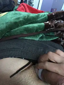 Snapshot of Hugetings chatting on 01-12-25, 04:50 Hugetings online show from 01-12-25, 04:50