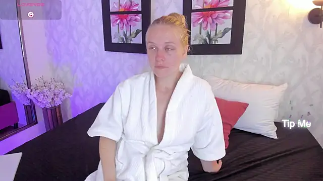 EmilySumer online show from 03-20-25, 05:57