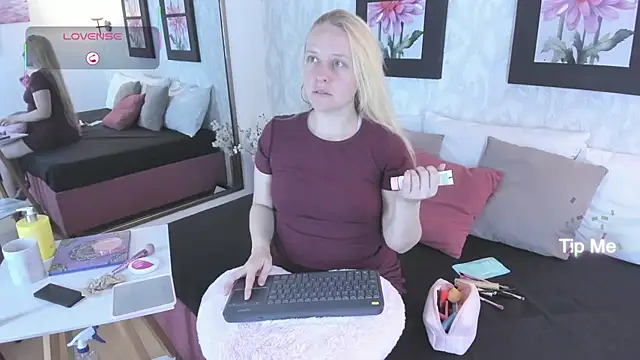 EmilySumer online show from 09-28-25, 03:34