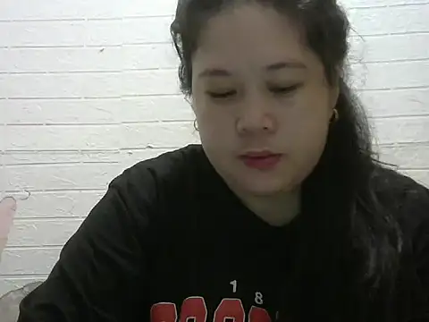 Snapshot of hotsexylyn chatting on 09-11-25, 08:47 hotsexylyn online show from 09-11-25, 08:47