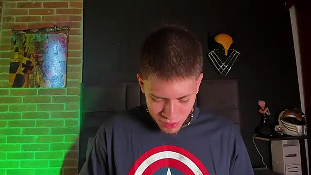 Snapshot of SebastianMaximoff chatting on 02-01-25, 02:13 SebastianMaximoff online show from 02-01-25, 02:13