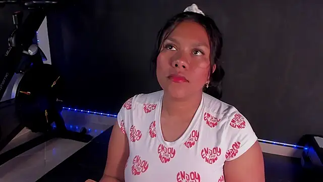 Snapshot of ale_cam chatting on 12-31-24, 02:08 ale cam online show from 12-31-24, 02:08