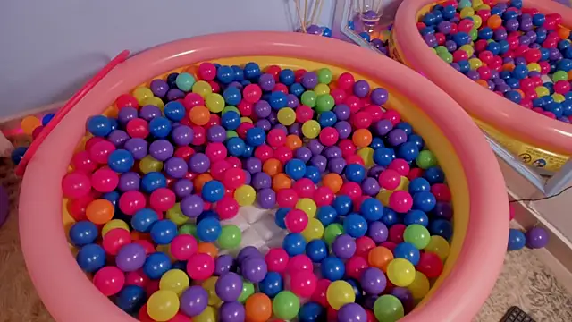 Snapshot of ale_cam chatting on 03-09-25, 12:00 ale cam online show from 03-09-25, 12:00