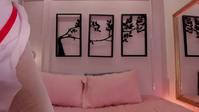 Snapshot of ale_cam chatting on 10-12-25, 01:59 ale cam online show from 10-12-25, 01:59