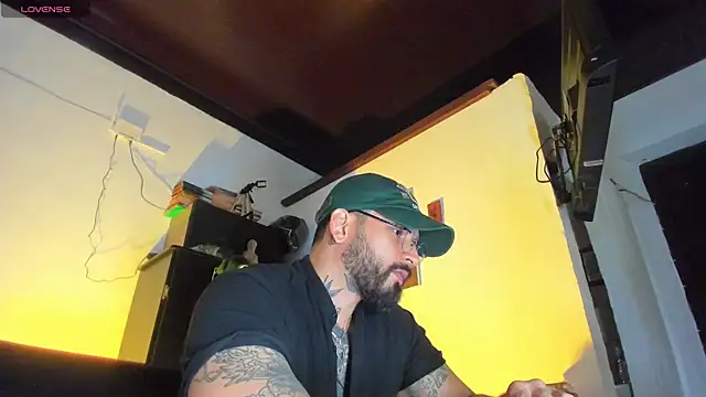 CamiloGray  online show from 09-19-25, 02:18