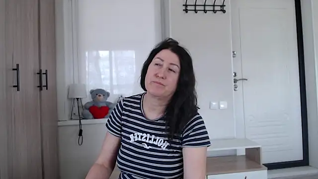 Snapshot of increible_della chatting on 04-30-26, 06:42 increible della online show from 04-30-26, 06:42