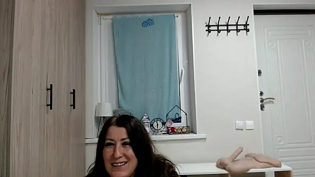 Snapshot of increible_della chatting on 05-27-26, 06:27 increible della online show from 05-27-26, 06:27