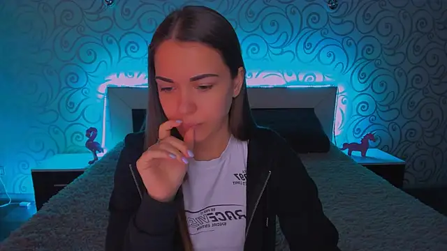 Snapshot of AlexaBarkley chatting on 12-19-24, 03:18 AlexaBarkley online show from 12-19-24, 03:18