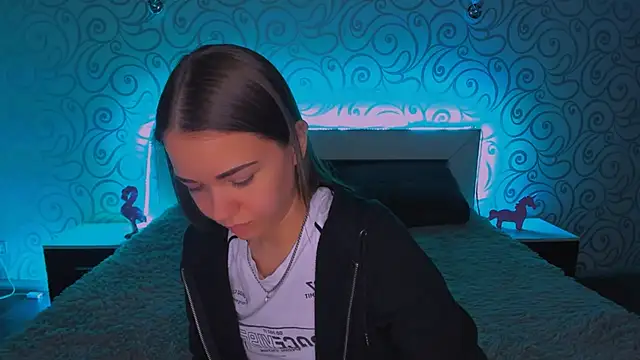 Snapshot of AlexaBarkley chatting on 12-19-24, 06:23 AlexaBarkley online show from 12-19-24, 06:23