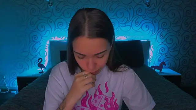 Snapshot of AlexaBarkley chatting on 12-23-24, 03:18 AlexaBarkley online show from 12-23-24, 03:18