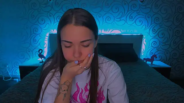 Snapshot of AlexaBarkley chatting on 12-23-24, 06:22 AlexaBarkley online show from 12-23-24, 06:22