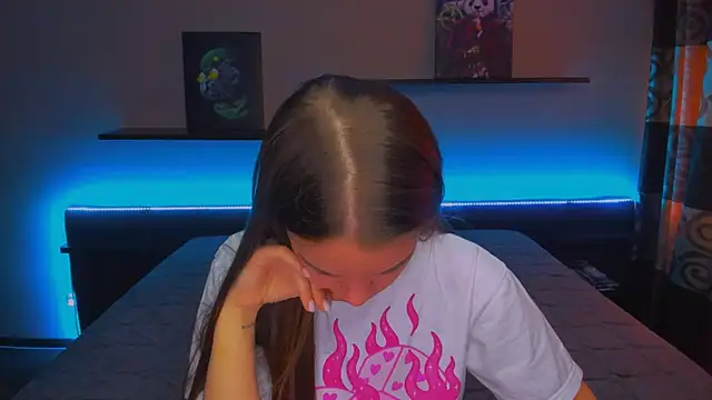 Snapshot of AlexaBarkley chatting on 01-06-25, 03:20 AlexaBarkley online show from 01-06-25, 03:20