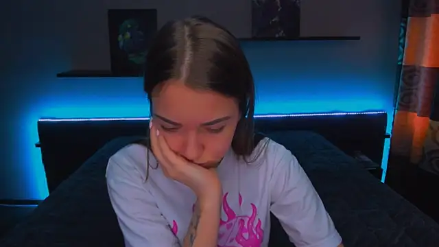 Snapshot of AlexaBarkley chatting on 02-10-25, 06:20 AlexaBarkley online show from 02-10-25, 06:20