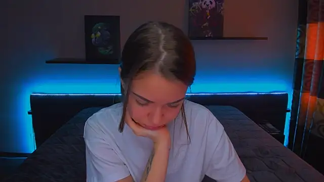 Snapshot of AlexaBarkley chatting on 02-19-25, 03:17 AlexaBarkley online show from 02-19-25, 03:17