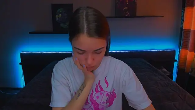 Snapshot of AlexaBarkley chatting on 03-12-25, 03:13 AlexaBarkley online show from 03-12-25, 03:13