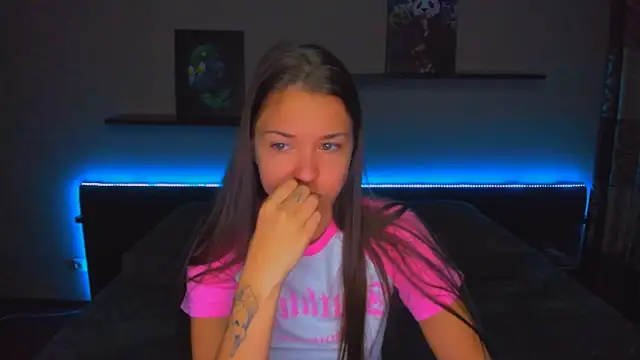 Snapshot of AlexaBarkley chatting on 10-23-25, 12:10 AlexaBarkley online show from 10-23-25, 12:10