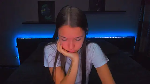 Snapshot of AlexaBarkley chatting on 10-30-25, 12:23 AlexaBarkley online show from 10-30-25, 12:23