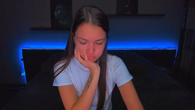 Snapshot of AlexaBarkley chatting on 11-04-25, 12:21 AlexaBarkley online show from 11-04-25, 12:21