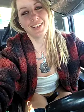 Snapshot of SheIsSomething chatting on 05-17-26, 11:12 SheIsSomething online show from 05-17-26, 11:12