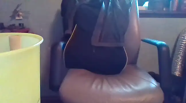 Snapshot of peaches_playz chatting on 03-08-25, 05:33 peaches playz online show from 03-08-25, 05:33