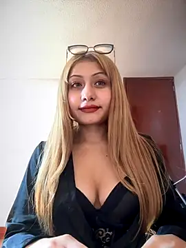 Snapshot of _Danna chatting on 11-29-25, 01:47 Danna online show from 11-29-25, 01:47