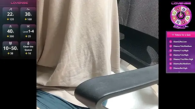 Snapshot of EricJohn1115 chatting on 09-17-25, 09:11 EricJohn1115 online show from 09-17-25, 09:11