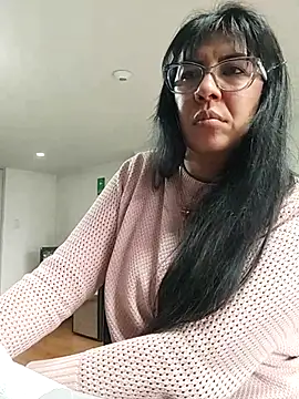 aisha latina online show from 11-13-25, 07:13