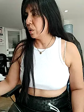 aisha latina online show from 12-01-25, 02:55