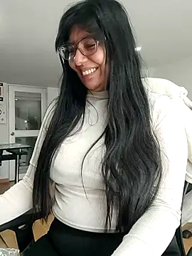 aisha latina online show from 03-31-26, 04:51