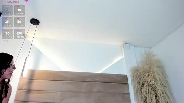 Snapshot of ValerieDiaz_ chatting on 12-13-24, 12:06 ValerieDiaz  online show from 12-13-24, 12:06