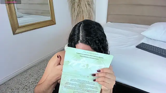 Snapshot of ValerieDiaz_ chatting on 01-07-25, 11:58 ValerieDiaz  online show from 01-07-25, 11:58