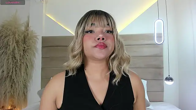 Snapshot of ValerieDiaz_ chatting on 09-09-25, 12:05 ValerieDiaz  online show from 09-09-25, 12:05