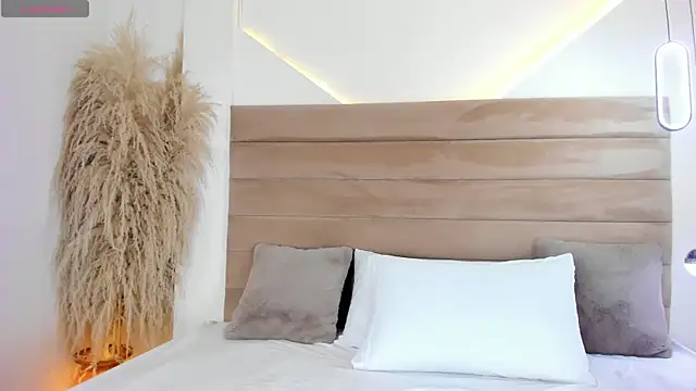 Snapshot of ValerieDiaz_ chatting on 09-15-25, 12:16 ValerieDiaz  online show from 09-15-25, 12:16