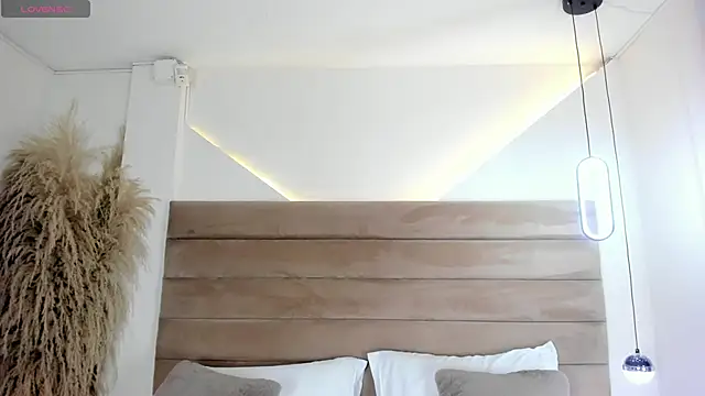 Snapshot of ValerieDiaz_ chatting on 09-22-25, 12:18 ValerieDiaz  online show from 09-22-25, 12:18