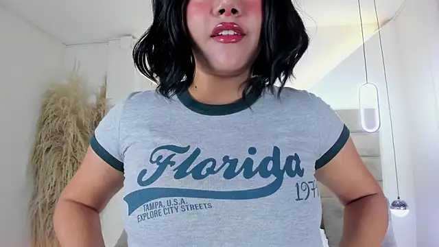 Snapshot of ValerieDiaz_ chatting on 10-04-25, 12:25 ValerieDiaz  online show from 10-04-25, 12:25