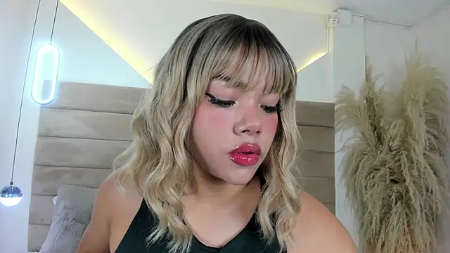 Snapshot of ValerieDiaz_ chatting on 10-21-25, 12:17 ValerieDiaz  online show from 10-21-25, 12:17