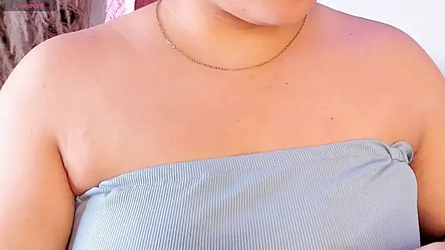 Snapshot of SophieRossi chatting on 01-30-25, 04:06 SophieRossi online show from 01-30-25, 04:06