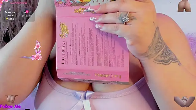 Snapshot of SophieRossi chatting on 02-09-25, 04:36 SophieRossi online show from 02-09-25, 04:36