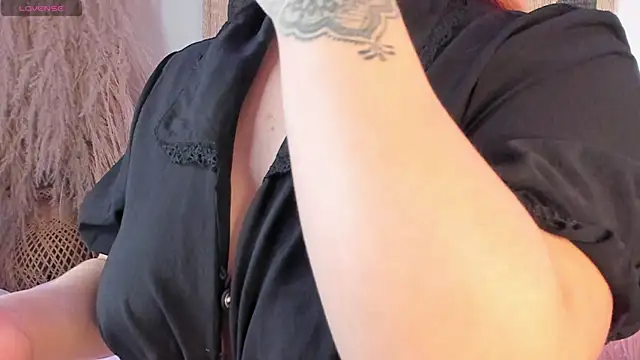 Snapshot of SophieRossi chatting on 03-05-25, 04:34 SophieRossi online show from 03-05-25, 04:34