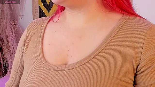 Snapshot of SophieRossi chatting on 03-12-25, 04:19 SophieRossi online show from 03-12-25, 04:19