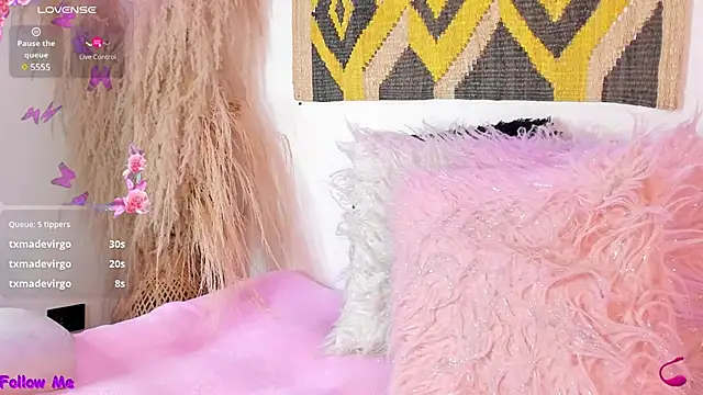 Snapshot of SophieRossi chatting on 03-13-25, 07:20 SophieRossi online show from 03-13-25, 07:20