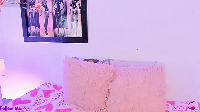 Snapshot of SophieRossi chatting on 09-14-25, 03:49 SophieRossi online show from 09-14-25, 03:49