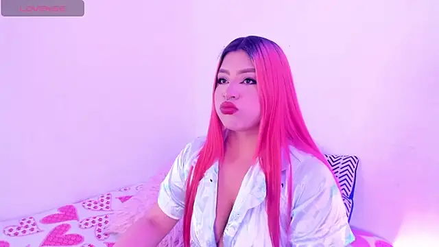 Snapshot of SophieRossi chatting on 09-29-25, 02:22 SophieRossi online show from 09-29-25, 02:22